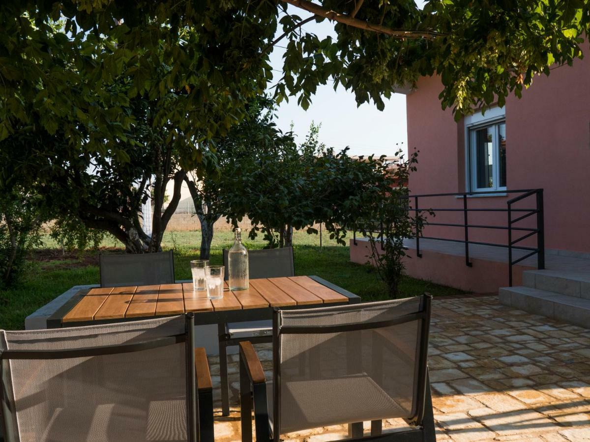 Villa Lelova Mýtikas Exterior foto