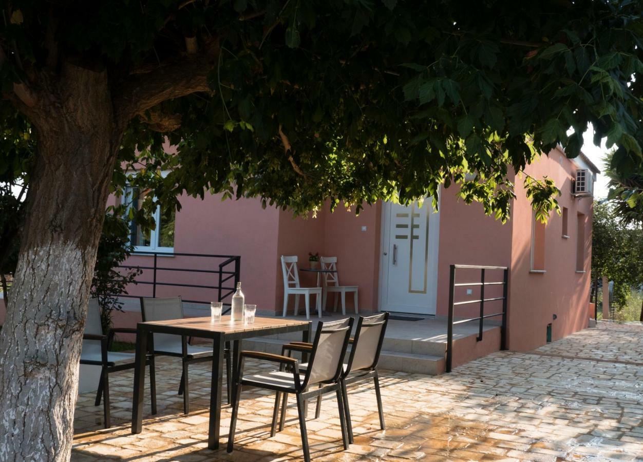 Villa Lelova Mýtikas Exterior foto